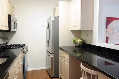 9 Hawthorne Pl, Boston, MA 02114