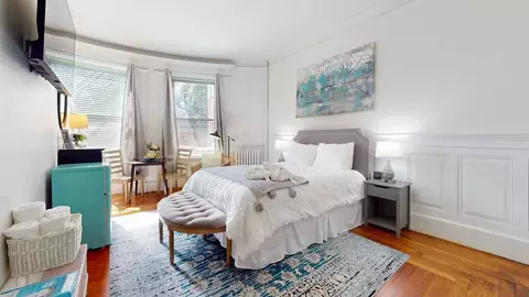 1029 Beacon St, Brookline, MA 02446