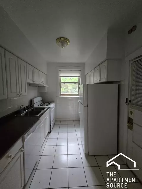 828 Reba Pl #2S, Evanston, IL 60202