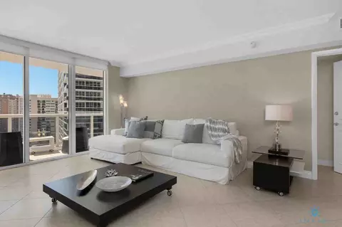 s ocean dr, Hollywood, FL 33009