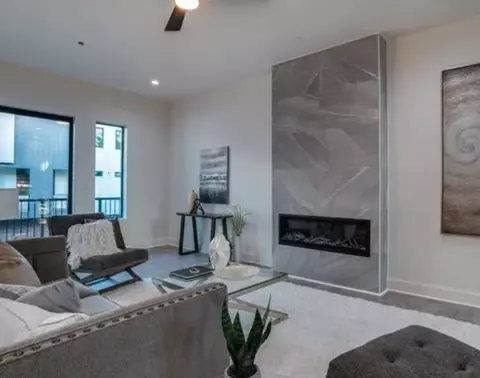 422 W 9th St #10.42, Dallas, TX 75208