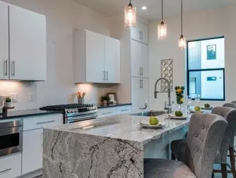 422 W 9th St #328, Dallas, TX 75208