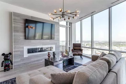 2430 Victory Park Ln #135, Dallas, TX 75219