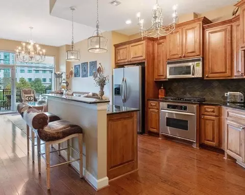3 Waterway Ct #311, The Woodlands, TX 77380