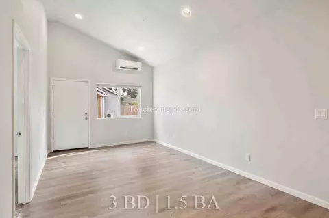 826 SE 155th Ave #B, Portland, OR 97233