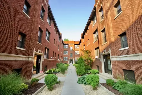 2641 N Spaulding Ave #1E, Chicago, IL 60647
