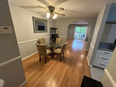12 Timberwood Dr #302, Pinardville, NH 03045