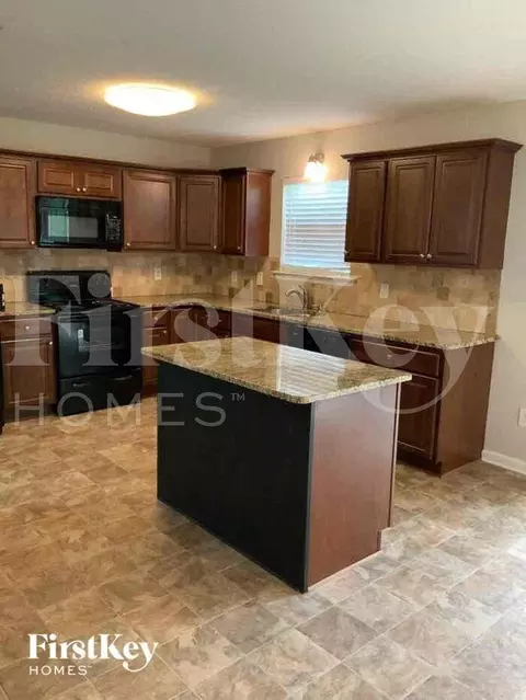 341 Hill Crest Cir, Woodstock, GA 30188