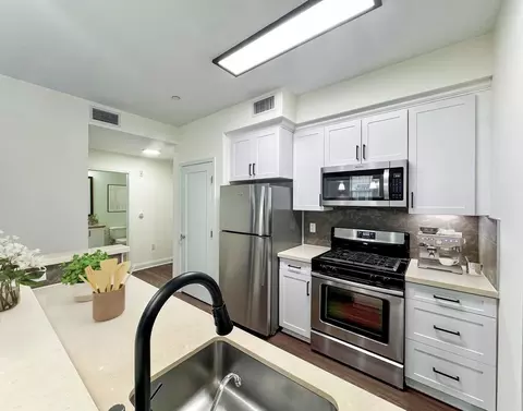 6138 Franklin Ave, Los Angeles, CA 90028