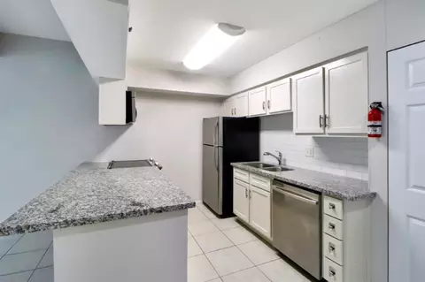 5929 Queensloch Dr #127, Houston, TX 77096