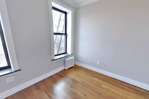 722 10th Ave #5A, New York, NY 10019