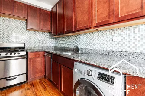 550 W Arlington Pl #705, Chicago, IL 60614