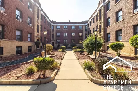 825 W Waveland Ave #S2, Chicago, IL 60613