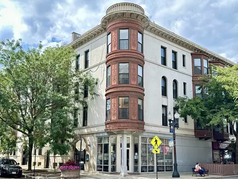 604 W Surf St #3, Chicago, IL 60657