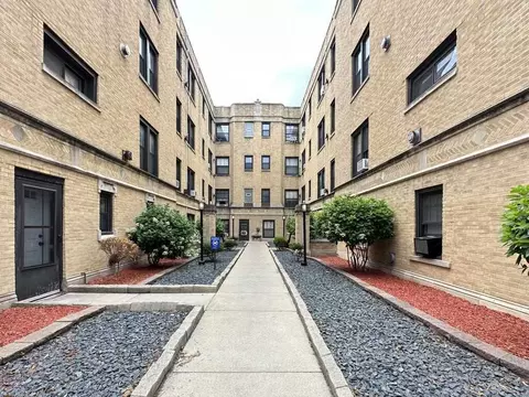 2844 N Orchard St #38, Chicago, IL 60657