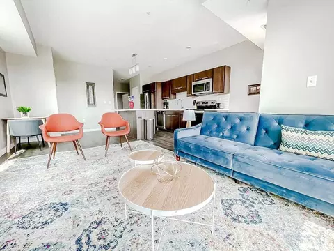 locust st, Des Moines, IA 50309