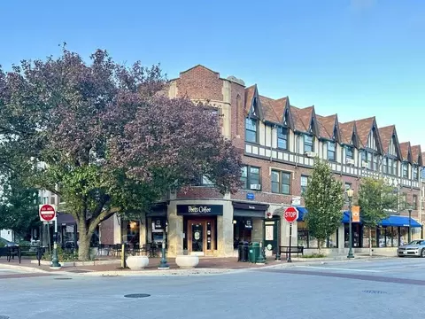 817 Elm St #306, Winnetka, IL 60093