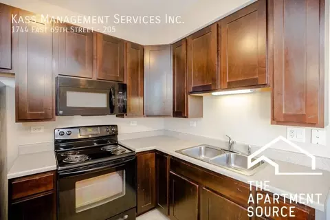 1738 E 69th St #104, Chicago, IL 60649
