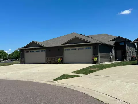 S Keller Cir, Sioux Falls, SD 57108