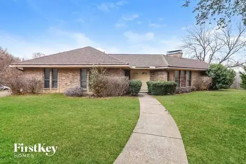 2102 Greenbriar Ct, Grand Prairie, TX 75050