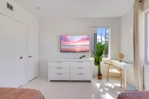 s ocean dr, Hollywood, FL 33019