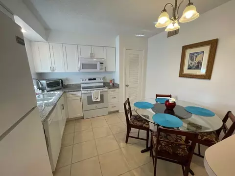 3325 Airport Rd N, Naples, FL 34105