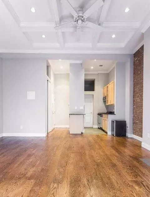 7 E 75th St #5A, New York, NY 10021