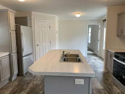 212 Beach Dr, Rockford, MN 55373
