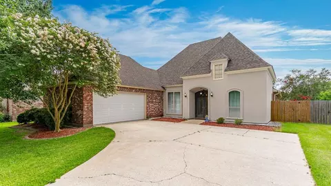 10741 Hillmont Ave, Oak Hills Place, LA 70810