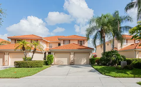 260 Robin Hood Cir, Naples, FL 34104