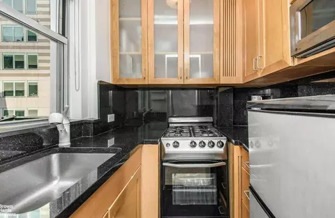 333 E 43rd St #917, New York, NY 10017