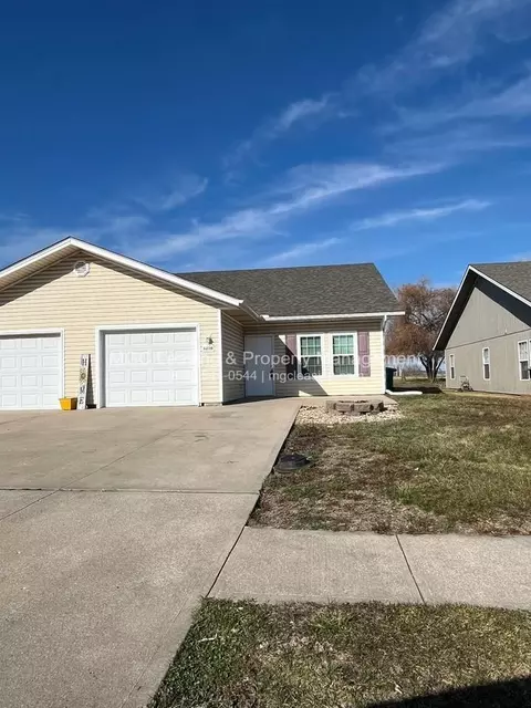 622 Willow Ln #A, Peculiar, MO 64078