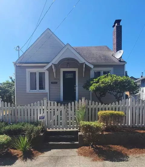 7807 Linden Ave N, Seattle, WA 98103