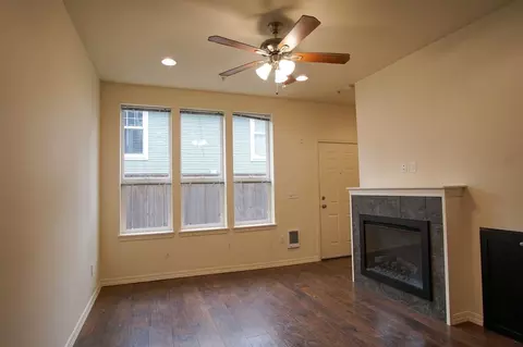 610 SE Spokane St #6, Portland, OR 97202