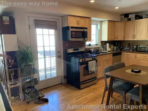 11 Everett Ave #2, Somerville, MA 02145