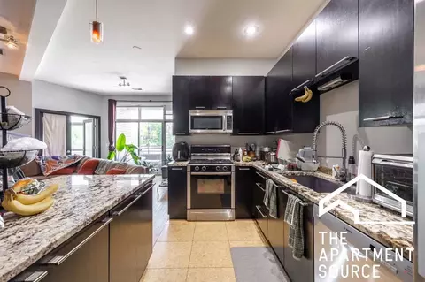 2348 N Lister Ave #206, Chicago, IL 60614