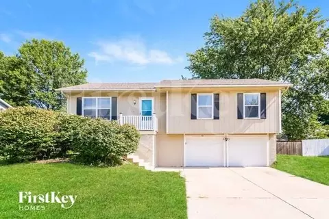 804 Covey Dr, Peculiar, MO 64078