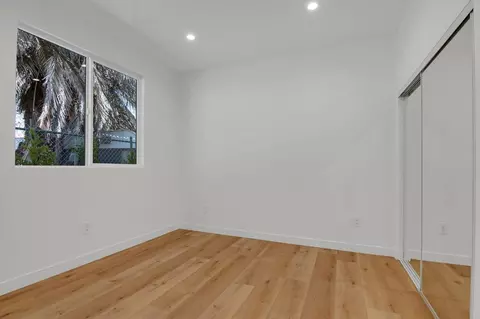 20711 15 Bryant St, Winnetka, CA 91306 photo 2