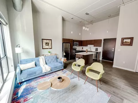 locust st, Des Moines, IA 50309