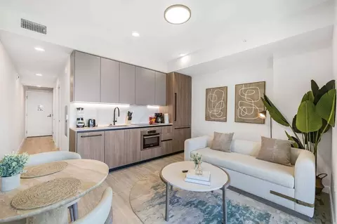 72 Nd St #1224656P, Miami Beach, FL 33141