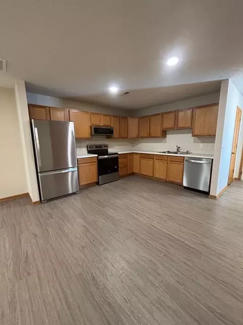 323 Williamsburg Pl #B, New Richmond, WI 54017