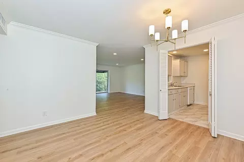 1323 Queens Rd #414, Charlotte, NC 28207