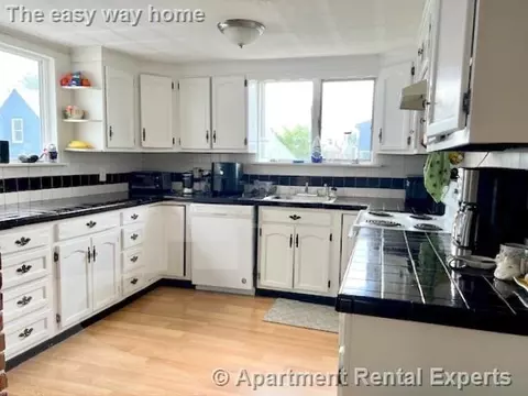 35 Rogers Ave, Somerville, MA 02144