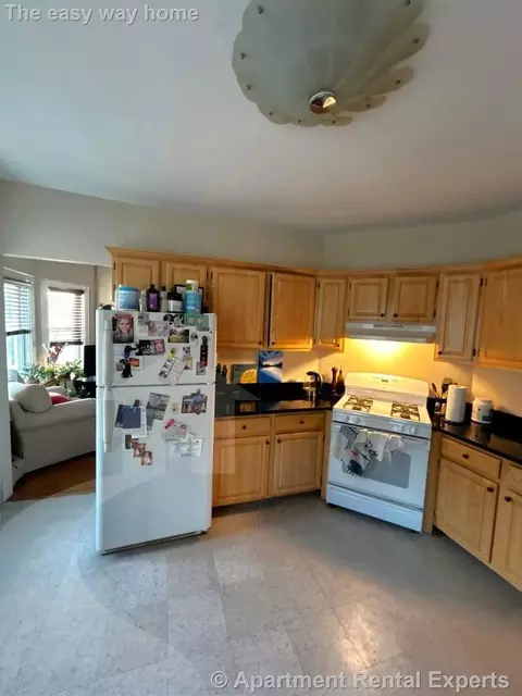 27 Ibbetson St #3, Somerville, MA 02143