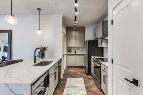 2121 Allen Pkwy #SS2, Houston, TX 77019