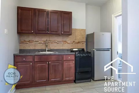 6930 N Greenview Ave #310, Chicago, IL 60626