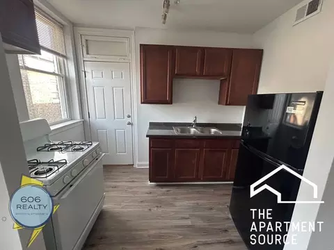 2000 W Jarvis Ave #2, Chicago, IL 60645