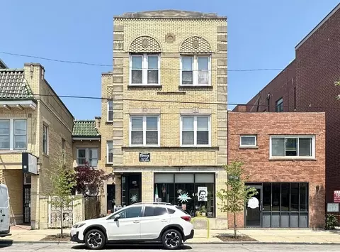 2944 W Montrose Ave #1, Chicago, IL 60618