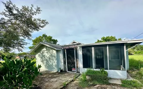 1319 S Mt Homer Rd, Tavares, FL 32778