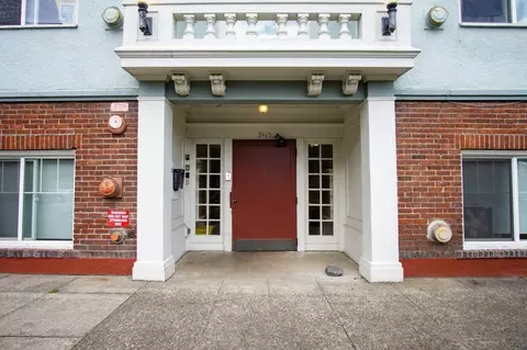2943 SE Alder St #8, Portland, OR 97214